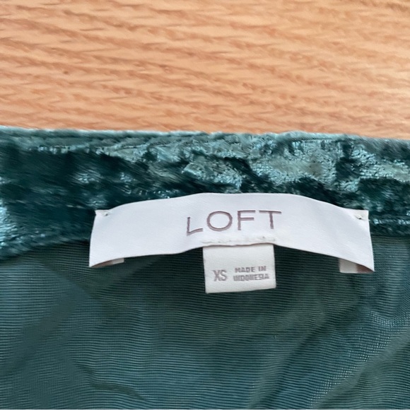 Loft Puff Sleeve Top Womens Medium Green Velvet Romantic Coquette Holiday - Picture 2 of 6